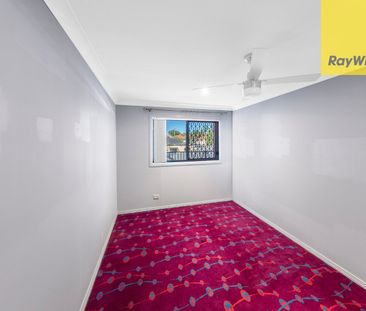 Spacious Five Bedroom 2-Storey Family Living In Leafy Pocket - Photo 3