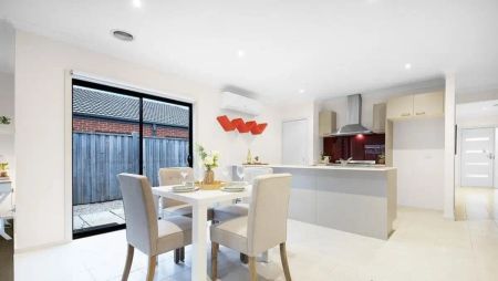 “Charming East-Facing Family Home in the Alamanda School Zone” - Photo 4