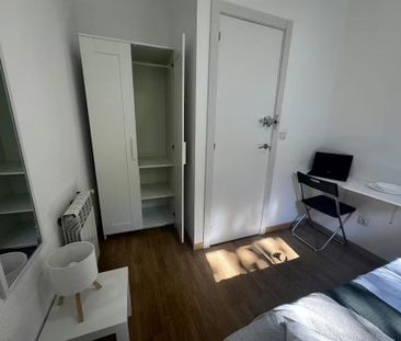 Calle de Trafalgar, Madrid, Community of Madrid 28010 - Photo 1