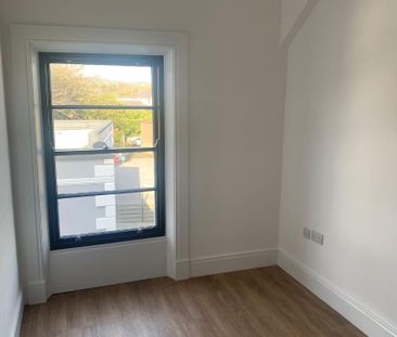 Unit 2, 2 West Street Carrickfergus, BT38 7AR - Photo 2