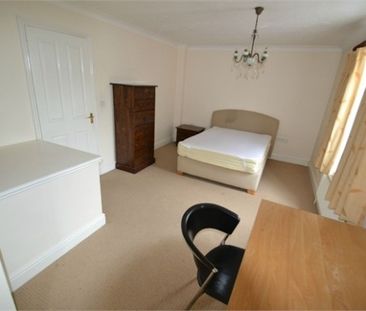 4 Bed - Triumph Close, Colchester, Essex - Photo 1