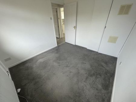 2 bedroom semi-detached bungalow to rent - Photo 2