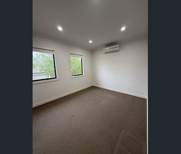 Please contact catie@sweeneyea.com.au for private inspections. - Photo 4