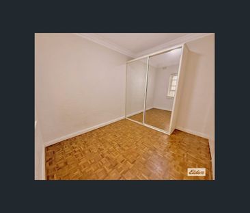 RENOVATED ART DECO ONE BEDROOM APARTMENT - PRIME LOCATION! - Photo 3