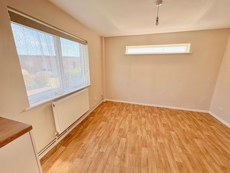 Resolution House, The Anchorage, Gosport, Hampshire, PO12 - Photo 4