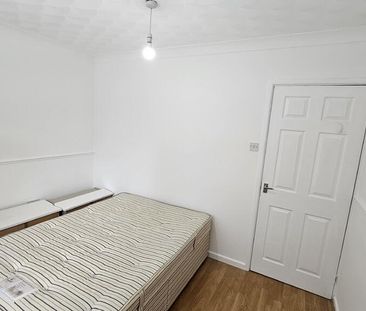 1 bedroom in a house share to rent - Photo 5