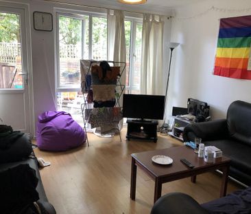 4 bedroom townhouse to rent - Photo 5