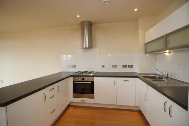 Goldsworth Road, Woking, Surrey, GU21 6JY - Photo 1