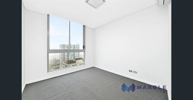 High Floor Oversized Luxury Two Bedroom Apartment - Photo 1