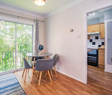 3 bedroom maisonette to rent - Photo 4