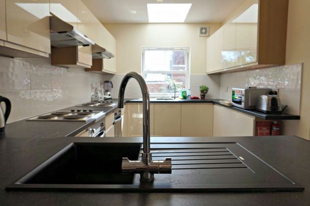 14 Radmoor Road - 8 Double Bedrooms Loughborough - Photo 1