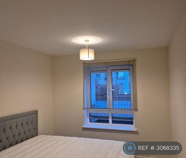 1 bedroom in a flat share to rent - Photo 1