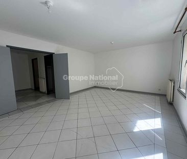 T3 AVEC PARKING EN CENTRE-VILLE, - Photo 1