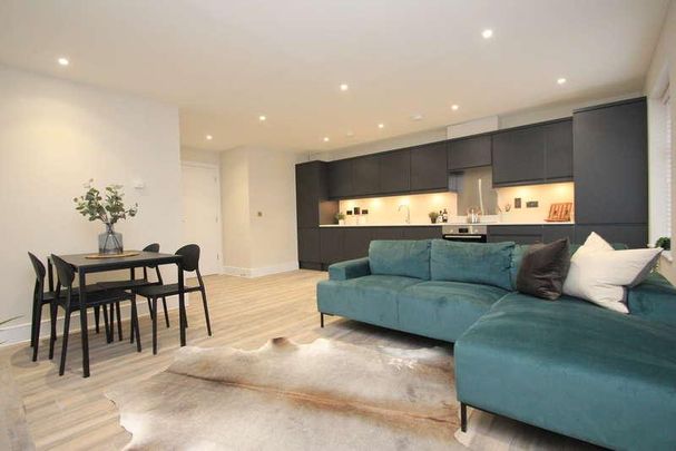 Salisbury Road, Worcester, KT4 - Photo 1