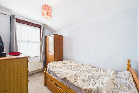 3 bedroom end of terrace house to rent - Photo 4