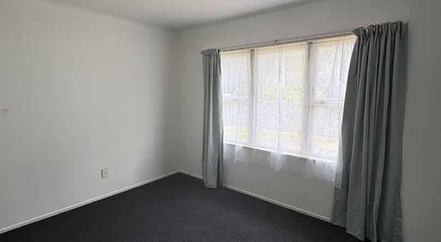 Spacious Three-Bedroom Family Home - Photo 1