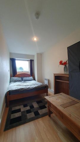 2 bedroom flat to rent - Photo 4