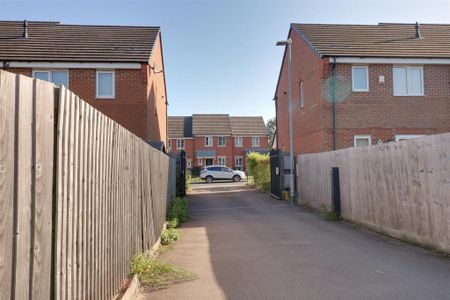 2 bedroom terraced house to rent - Photo 4
