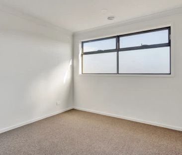 “Modern Townhouse in Jubilee, Wyndham Vale” - Photo 3