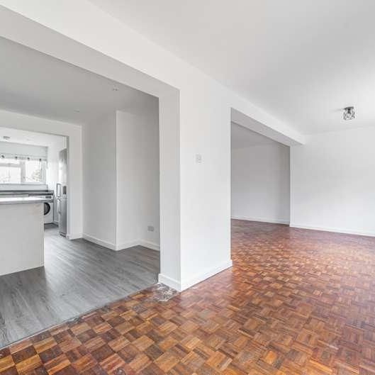 Applegarth Avenue, Guildford, GU2 - Photo 1