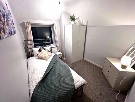 Cromwell Road Room 4 - Photo 5