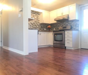 Beautiful Spacious Renovated 5 br house very close to UWO | N6G 3J7... - Photo 1