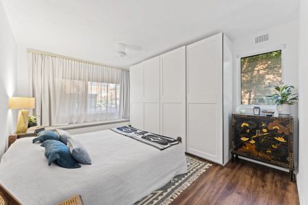 Renovated two bedroom in prime location - Photo 2