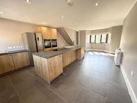 4 bedroom semi-detached house to rent - Photo 3