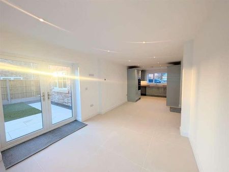 Main Street, Claypole, NG23 - Photo 5