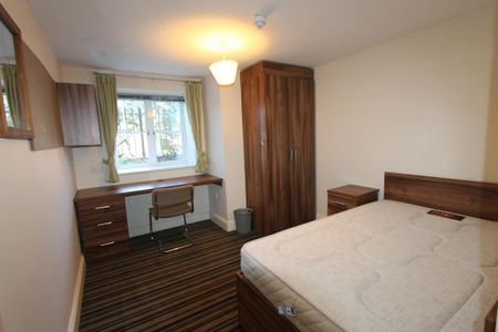 5 bedroom flat to rent - Photo 4