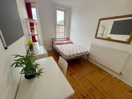 7 Bed End Terrace, Henry Road, NG7 - Photo 4