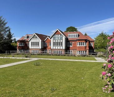 Luxury Apartment to rent with 2 bedrooms, Waterhouse Lane, Kingswood - Photo 3