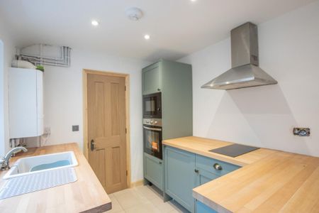 2 bedroom semi-detached house to rent - Photo 5