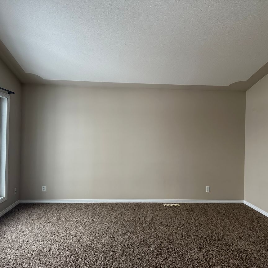 Spacious 2 Bed Apartment + Covered Parking included - Pet Friendly - Photo 1