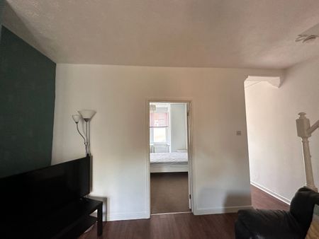 4 bedroom house - Photo 3