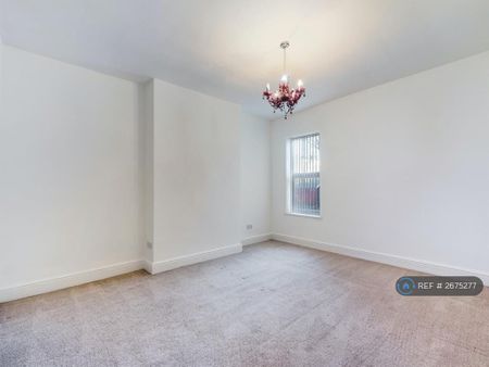 1 bedroom in a house share to rent - Photo 2