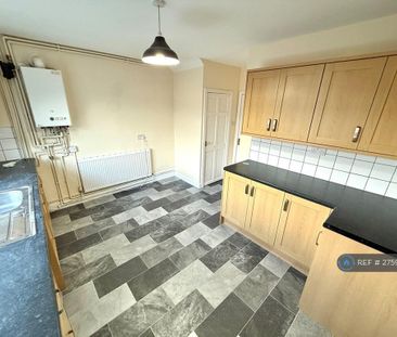 3 bedroom semi-detached house to rent - Photo 2