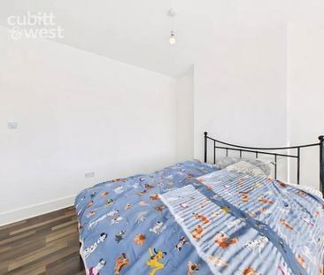 4 bedroom semi-detached house to rent - Photo 2