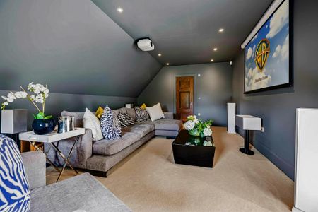 6 bedroom detached house to rent - Photo 2