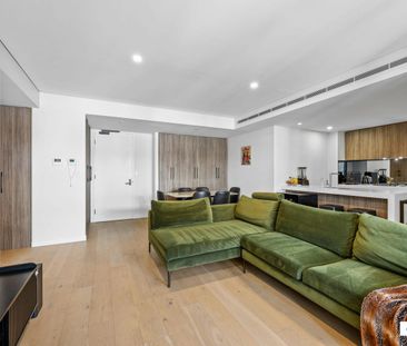 Chic, Convenient Living - Photo 2
