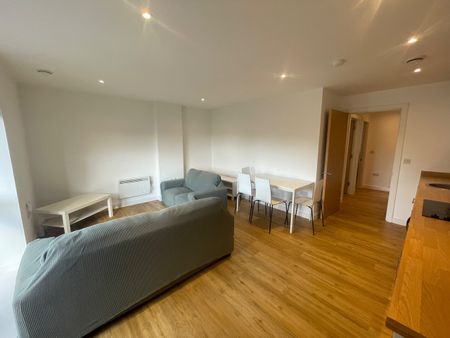 3 Bed Flat, Every Street, M4 - Photo 2