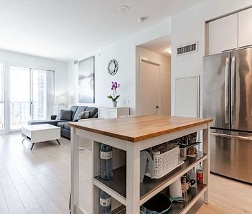 1 Bed | 1 Bath | Bright & Sunny Penthouse For Rent in Etobicoke - Photo 1