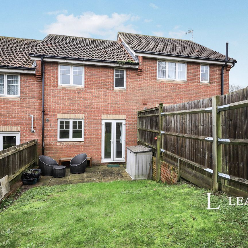 2 bedroom house to rent Whitehill Close, Eastbourne, BN20 - Photo 1