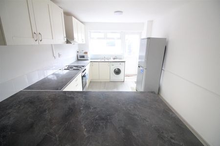 Deepwell Close, Isleworth - Photo 3