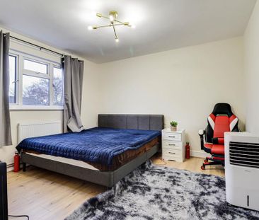 3 bedroom end of terrace house to rent - Photo 3