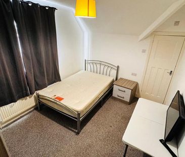 6 bedroom semi-detached house to rent - Photo 3