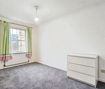 Belle Vue Close, Staines, Middlesex, TW18 2HY - Photo 3