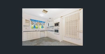 Convenient Family Home - Photo 4