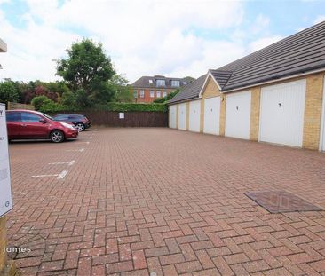 2 bedroom penthouse to rent - Photo 2