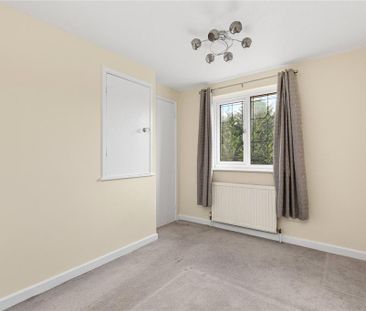 4 bedroom end of terrace house to rent - Photo 4